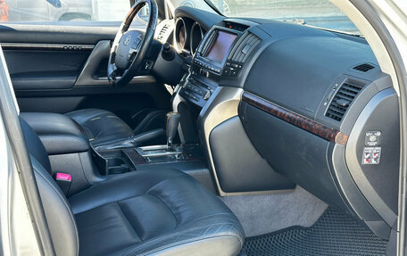 Toyota Land Cruiser 200, 2011 год, 3 300 000 рублей, 17 фотография