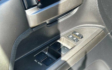 Toyota Land Cruiser 200, 2011 год, 3 300 000 рублей, 13 фотография