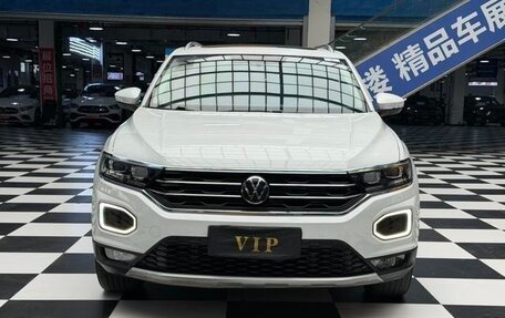 Volkswagen T-Roc I, 2022 год, 1 704 000 рублей, 2 фотография