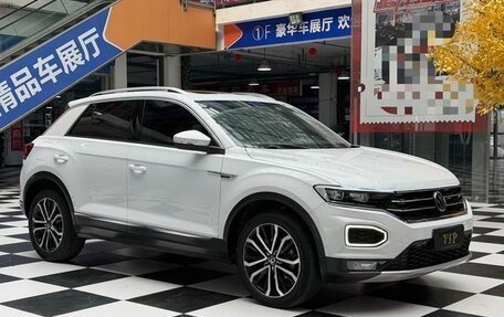 Volkswagen T-Roc I, 2022 год, 1 704 000 рублей, 3 фотография