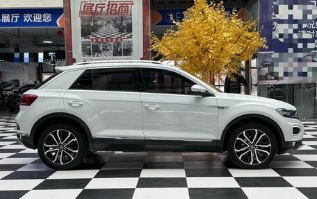Volkswagen T-Roc I, 2022 год, 1 704 000 рублей, 8 фотография