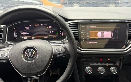 Volkswagen T-Roc I, 2022 год, 1 704 000 рублей, 12 фотография