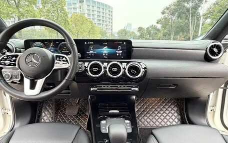 Mercedes-Benz A-Класс, 2022 год, 1 550 000 рублей, 12 фотография