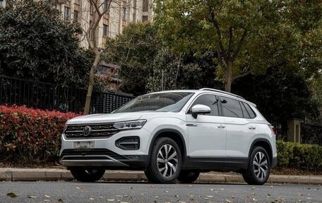 Volkswagen Touran III, 2022 год, 1 930 000 рублей, 1 фотография