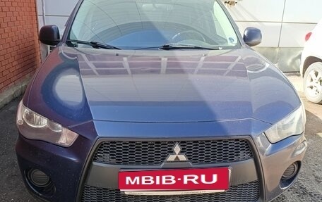 Mitsubishi Outlander III рестайлинг 3, 2011 год, 812 000 рублей, 1 фотография