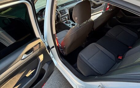 Volkswagen Passat B8 рестайлинг, 2016 год, 1 690 000 рублей, 8 фотография