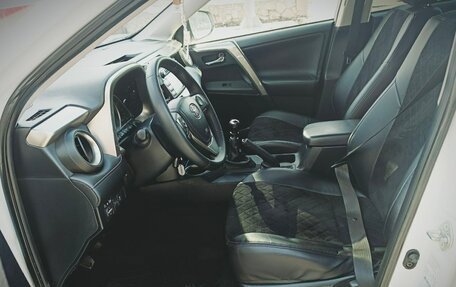 Toyota RAV4, 2015 год, 2 200 000 рублей, 7 фотография