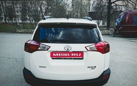 Toyota RAV4, 2015 год, 2 200 000 рублей, 15 фотография