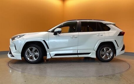 Toyota RAV4, 2019 год, 3 400 000 рублей, 7 фотография