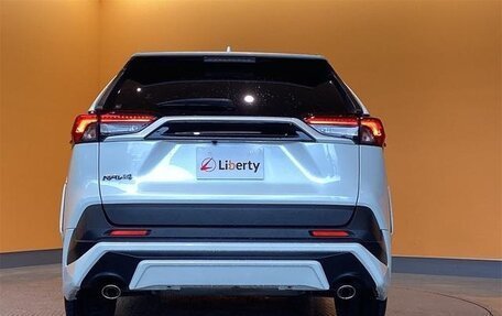 Toyota RAV4, 2019 год, 3 400 000 рублей, 5 фотография