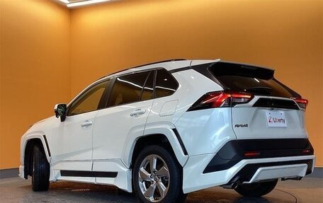 Toyota RAV4, 2019 год, 3 400 000 рублей, 6 фотография