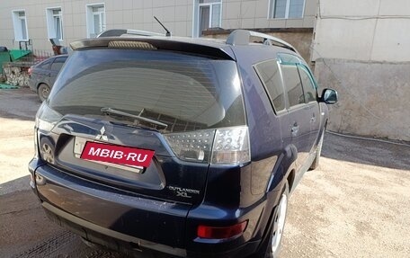 Mitsubishi Outlander III рестайлинг 3, 2011 год, 812 000 рублей, 2 фотография