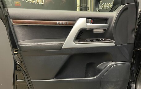 Toyota Land Cruiser 200, 2019 год, 5 000 000 рублей, 10 фотография