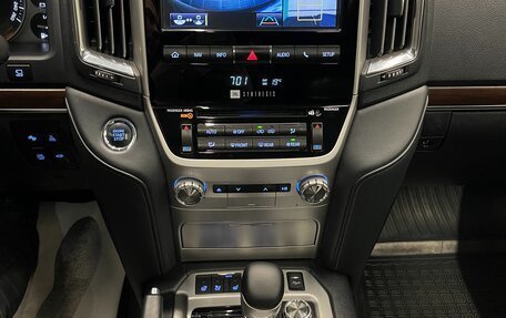 Toyota Land Cruiser 200, 2019 год, 5 000 000 рублей, 17 фотография