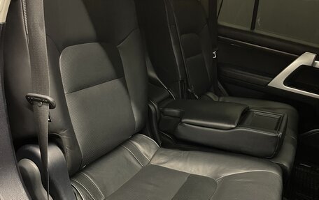 Toyota Land Cruiser 200, 2019 год, 5 000 000 рублей, 25 фотография