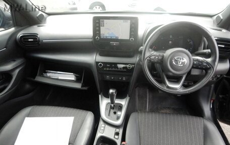 Toyota Yaris Cross, 2022 год, 1 700 000 рублей, 12 фотография