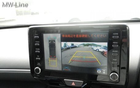 Toyota Yaris Cross, 2022 год, 1 700 000 рублей, 14 фотография