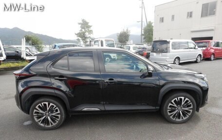 Toyota Yaris Cross, 2022 год, 1 700 000 рублей, 4 фотография