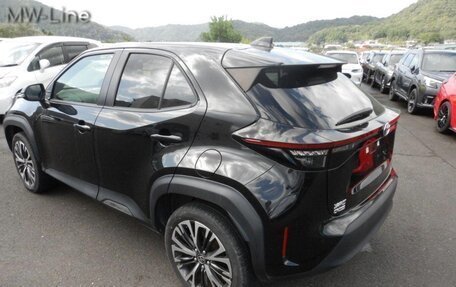 Toyota Yaris Cross, 2022 год, 1 700 000 рублей, 5 фотография