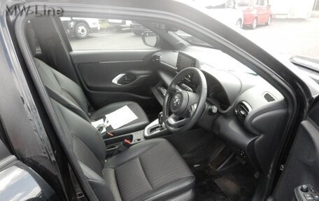 Toyota Yaris Cross, 2022 год, 1 700 000 рублей, 11 фотография