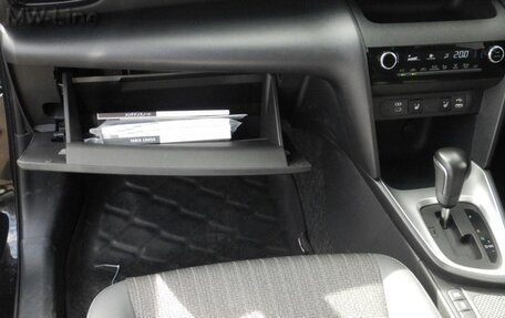 Toyota Yaris Cross, 2022 год, 1 700 000 рублей, 16 фотография