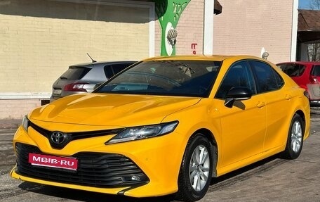Toyota Camry, 2019 год, 1 690 000 рублей, 1 фотография