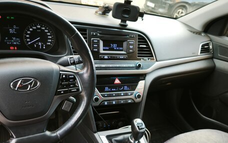 Hyundai Elantra VI рестайлинг, 2017 год, 1 500 000 рублей, 18 фотография