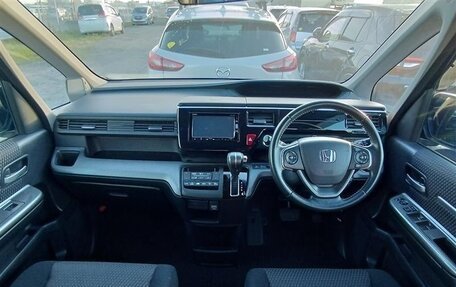 Honda Stepwgn IV, 2017 год, 1 345 000 рублей, 9 фотография