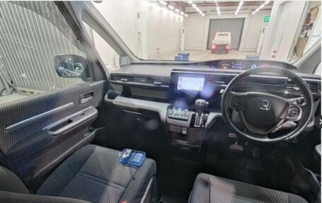 Honda Stepwgn IV, 2017 год, 1 345 000 рублей, 6 фотография