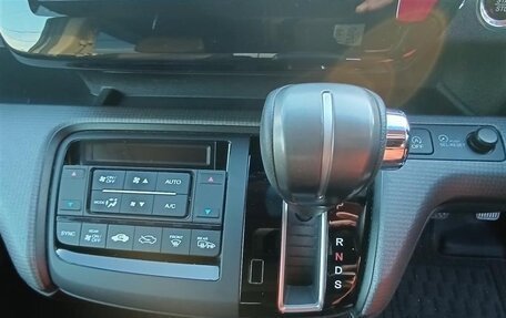 Honda Stepwgn IV, 2017 год, 1 345 000 рублей, 13 фотография