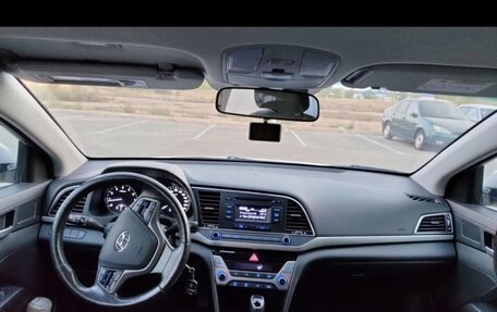 Hyundai Elantra VI рестайлинг, 2018 год, 1 380 000 рублей, 9 фотография