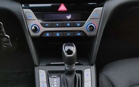 Hyundai Elantra VI рестайлинг, 2018 год, 1 380 000 рублей, 10 фотография