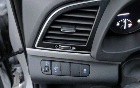 Hyundai Elantra VI рестайлинг, 2018 год, 1 380 000 рублей, 11 фотография