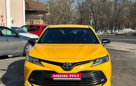 Toyota Camry, 2019 год, 1 690 000 рублей, 2 фотография