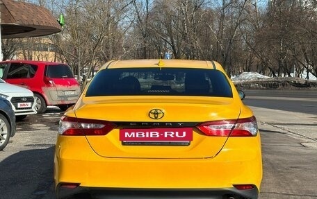 Toyota Camry, 2019 год, 1 690 000 рублей, 6 фотография