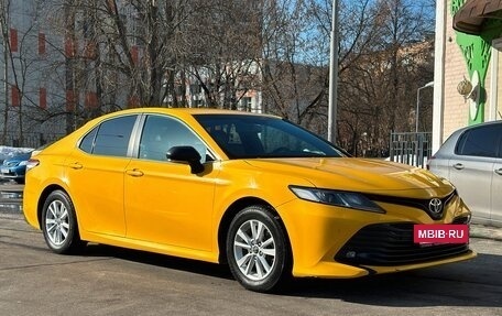 Toyota Camry, 2019 год, 1 690 000 рублей, 3 фотография