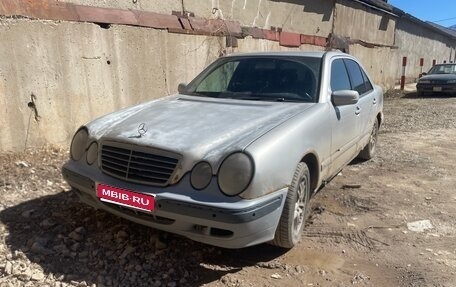 Mercedes-Benz E-Класс, 1999 год, 300 000 рублей, 1 фотография