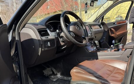 Volkswagen Touareg III, 2011 год, 1 820 000 рублей, 4 фотография