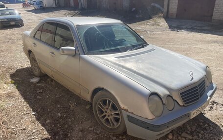 Mercedes-Benz E-Класс, 1999 год, 300 000 рублей, 4 фотография