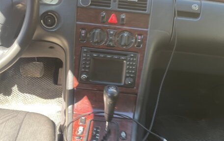 Mercedes-Benz E-Класс, 1999 год, 300 000 рублей, 6 фотография