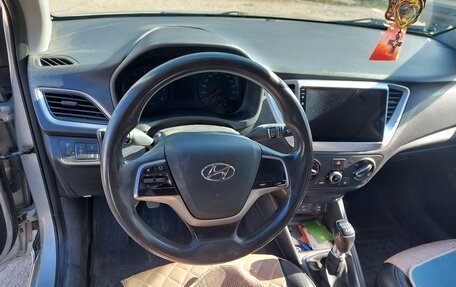 Hyundai Solaris II рестайлинг, 2018 год, 920 000 рублей, 2 фотография