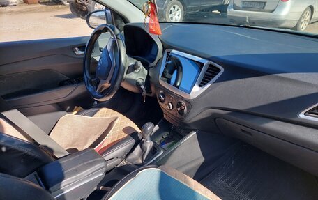 Hyundai Solaris II рестайлинг, 2018 год, 920 000 рублей, 5 фотография