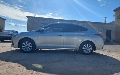 Hyundai Solaris II рестайлинг, 2018 год, 920 000 рублей, 9 фотография