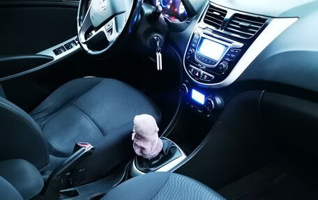 Hyundai Solaris II рестайлинг, 2013 год, 850 000 рублей, 4 фотография