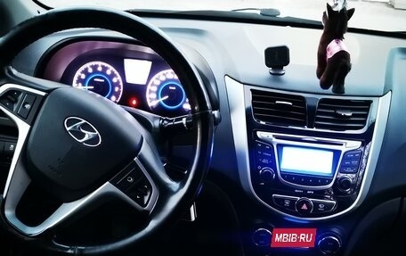 Hyundai Solaris II рестайлинг, 2013 год, 850 000 рублей, 3 фотография