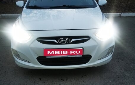 Hyundai Solaris II рестайлинг, 2013 год, 850 000 рублей, 9 фотография