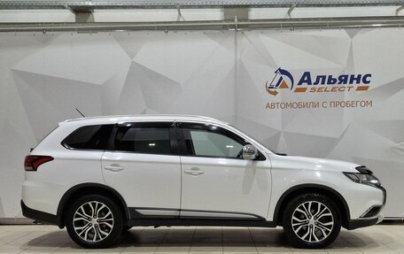 Mitsubishi Outlander III рестайлинг 3, 2016 год, 1 500 000 рублей, 2 фотография