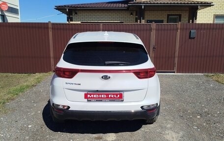 KIA Sportage IV рестайлинг, 2018 год, 1 999 000 рублей, 3 фотография