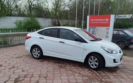 Hyundai Solaris II рестайлинг, 2013 год, 850 000 рублей, 3 фотография