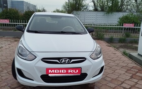 Hyundai Solaris II рестайлинг, 2013 год, 850 000 рублей, 2 фотография